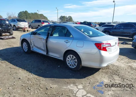 2012 Toyota Camry Le z USA, uszkodzony, nr VIN 4T1BF1FK6CU051338